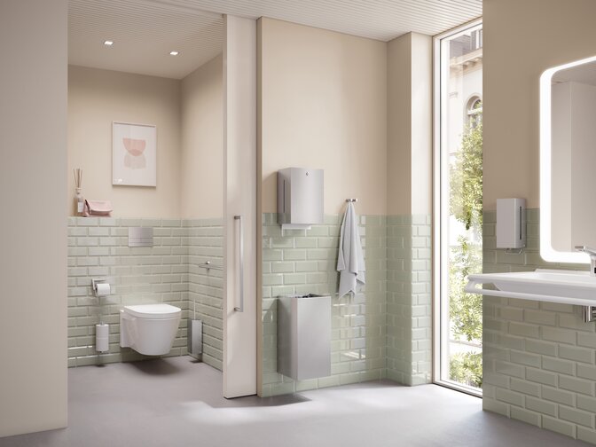 Salle de bains avec coin lavabo et WC
