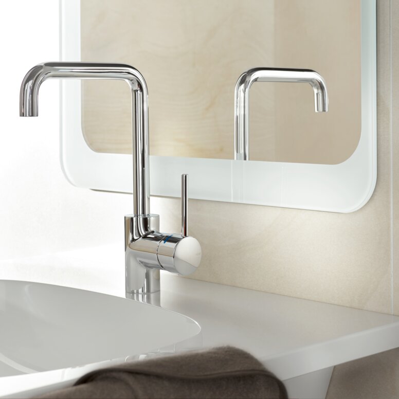 Sensoric single-lever basin mixer